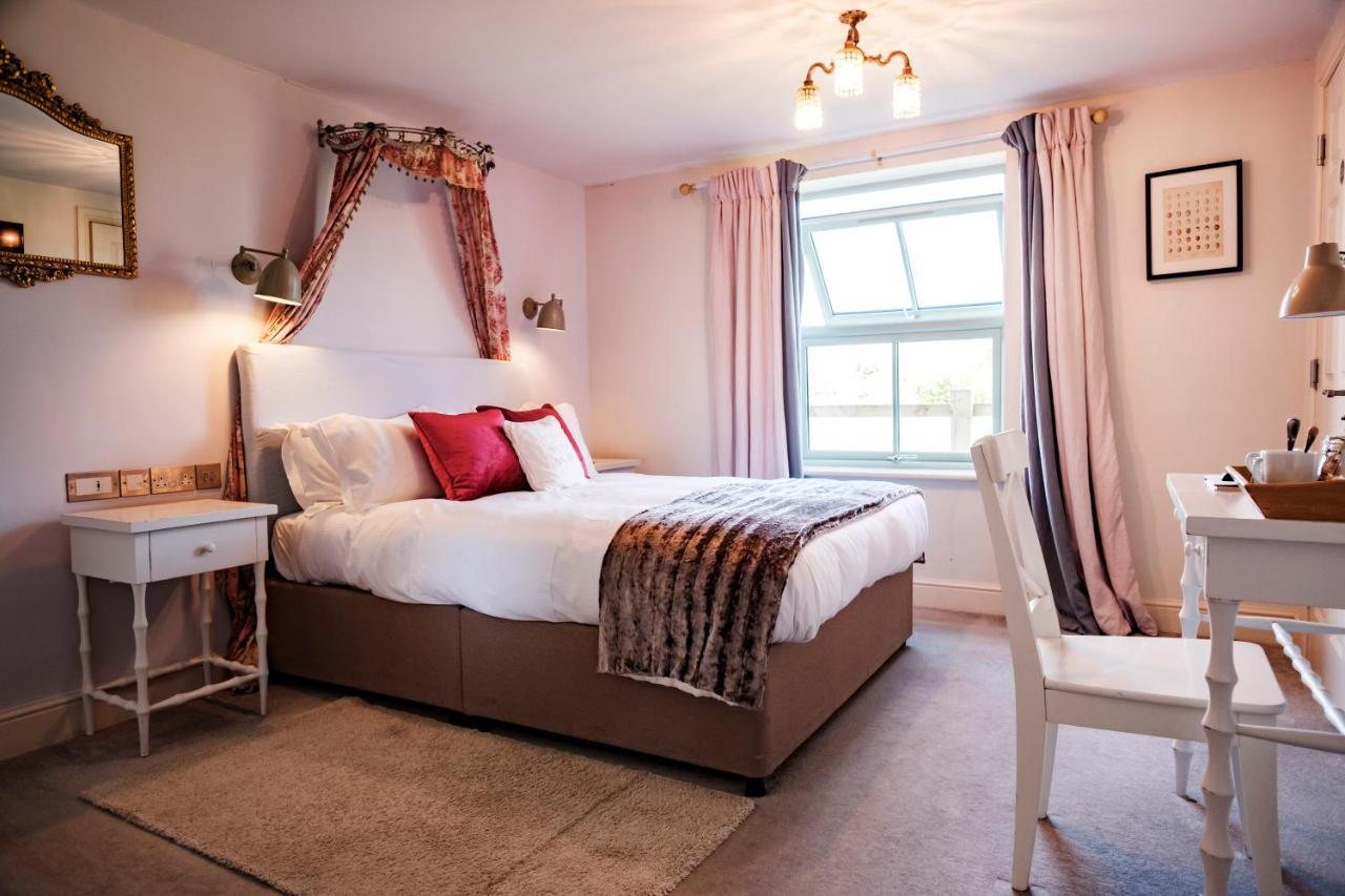 The Bower Inn Μπριτζγουότερ Εξωτερικό φωτογραφία A bedroom at The Old Vicarage Hotel