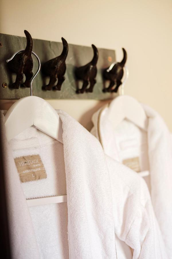 The Bower Inn Μπριτζγουότερ Εξωτερικό φωτογραφία A white coat