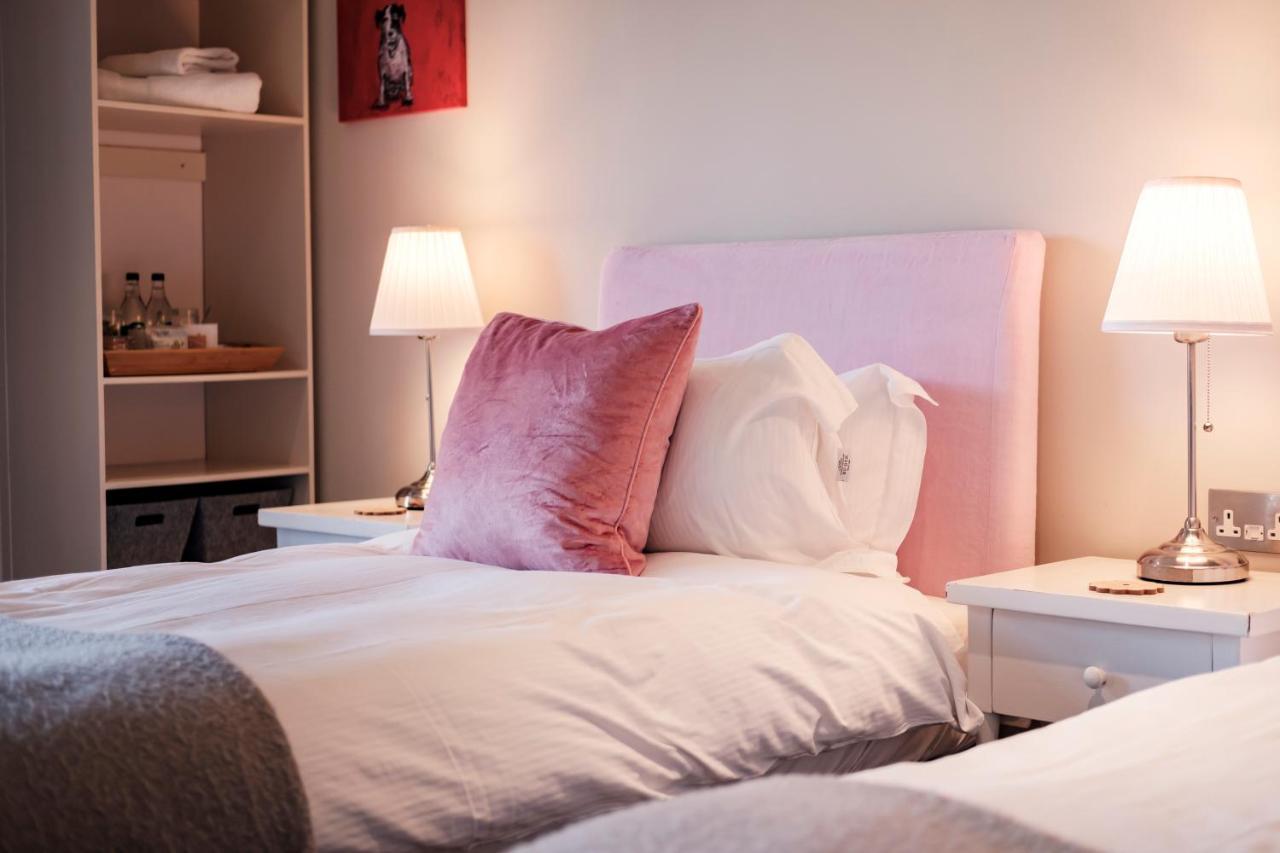 The Bower Inn Μπριτζγουότερ Εξωτερικό φωτογραφία A bed with a headboard